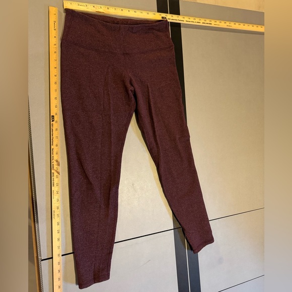Women’s Old Navy Active Burgundy Chevron Print Leggings Size Large - Picture 1 of 6